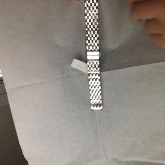 doesn't fit my watch - Picture 2 of 7